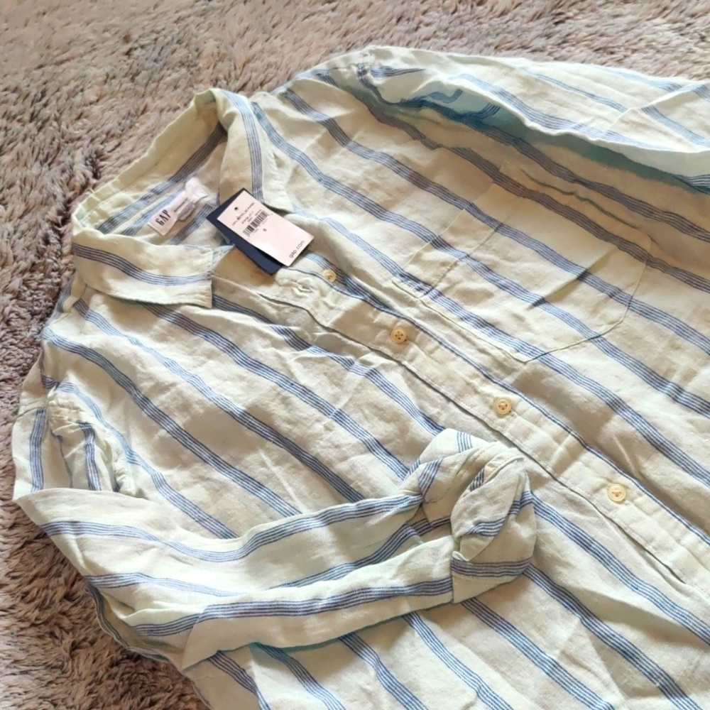 Gap blue cream stripe button-down top